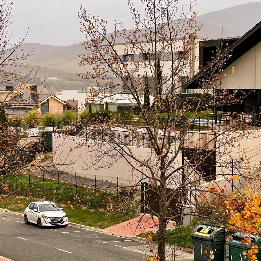 Estilosa Casa Golf Apartment Gorraiz Luaran gambar